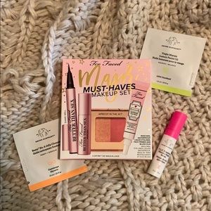 ✨ Brand new mini Drunk Elephant & Too Faced Bundle